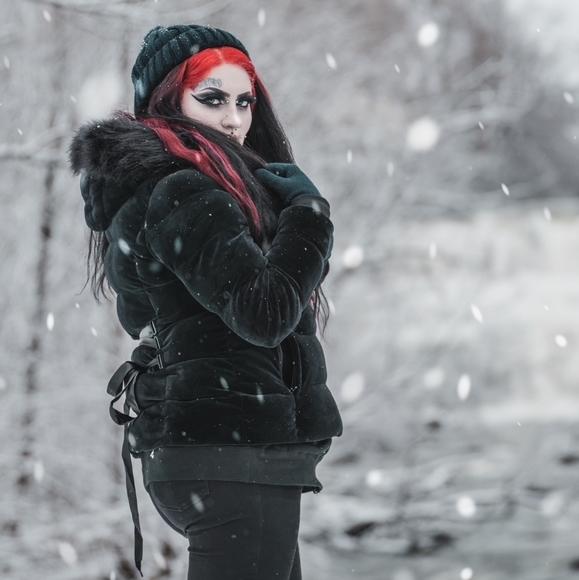 Meet your Posher, Madison - Picture 4 of 4